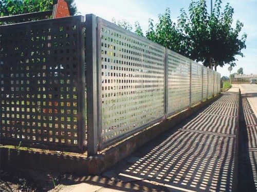 valla_de_chapa_perforada_cuadrada_1_Albamalla